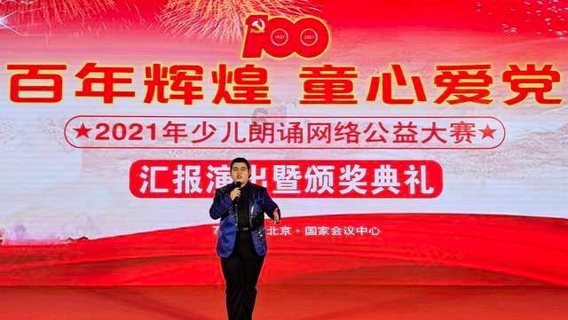 看到别人把两只狗从车上扔掉,她选择了这样做...
